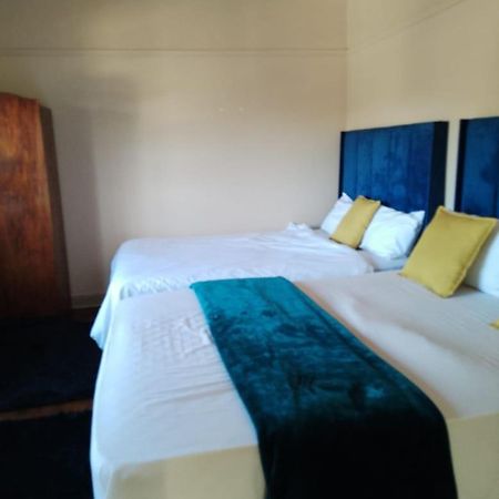 Triple S Hotel Bellville Buitenkant foto