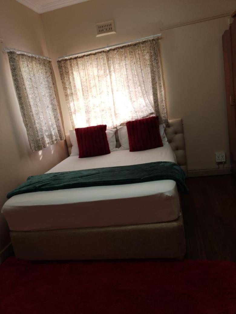 Triple S Hotel Bellville Buitenkant foto